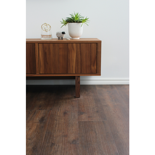 Miljöbild föreställande artikeln VINYLGOLV KLICK EK COFFEE 10MM 1,86M2/PKT MAXWEAR från kategorin Plankdesign